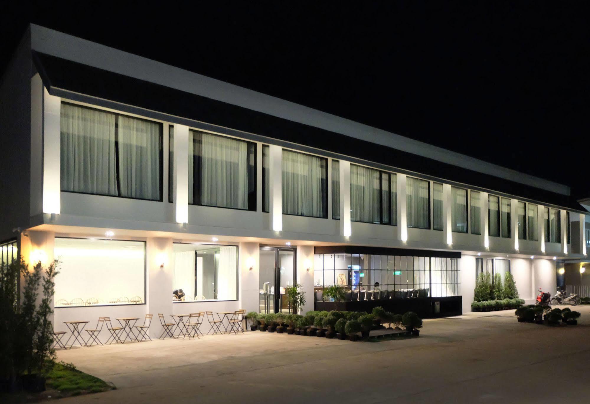 Srianunt Boutique Hotel Buriram Exterior foto